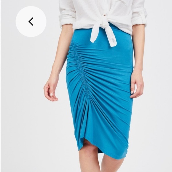 Summer & Sage || Asymmetrical Skirt - Picture 1 of 7